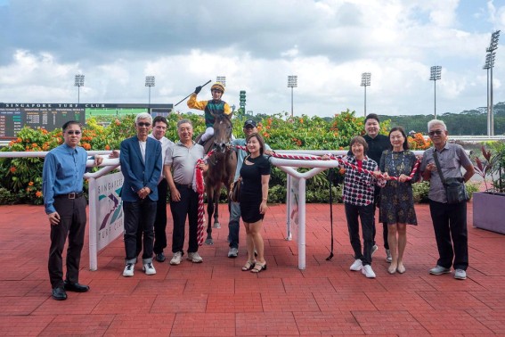 Silo, with Vlad Duric, bids farewell to Kranji with a winning hat-trick in the Class 3 race before heading to HongKong.(photo: sgracingphoto)