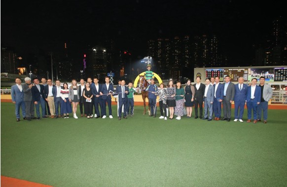 Our Lucky Glory claims the Lok Fu Handicap at Happy Valley for trainer Chris So and jockey Harry Bentley